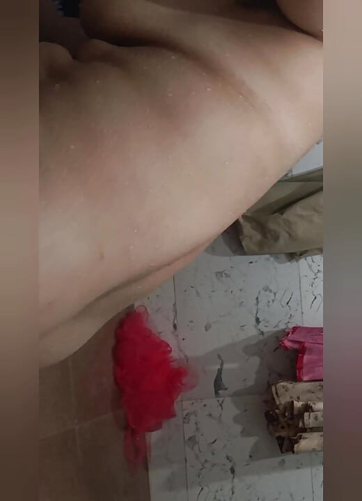 Priya bhabi w filmie palca bocznego z dużą dziurą