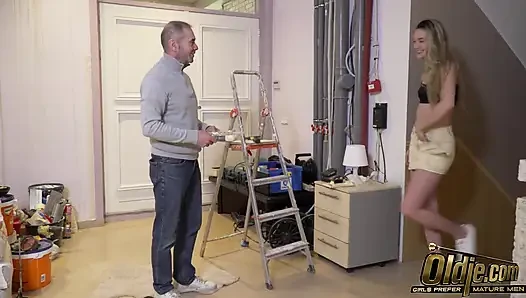 Victoria Benz elleriyle iyi bir adamı seviyor
