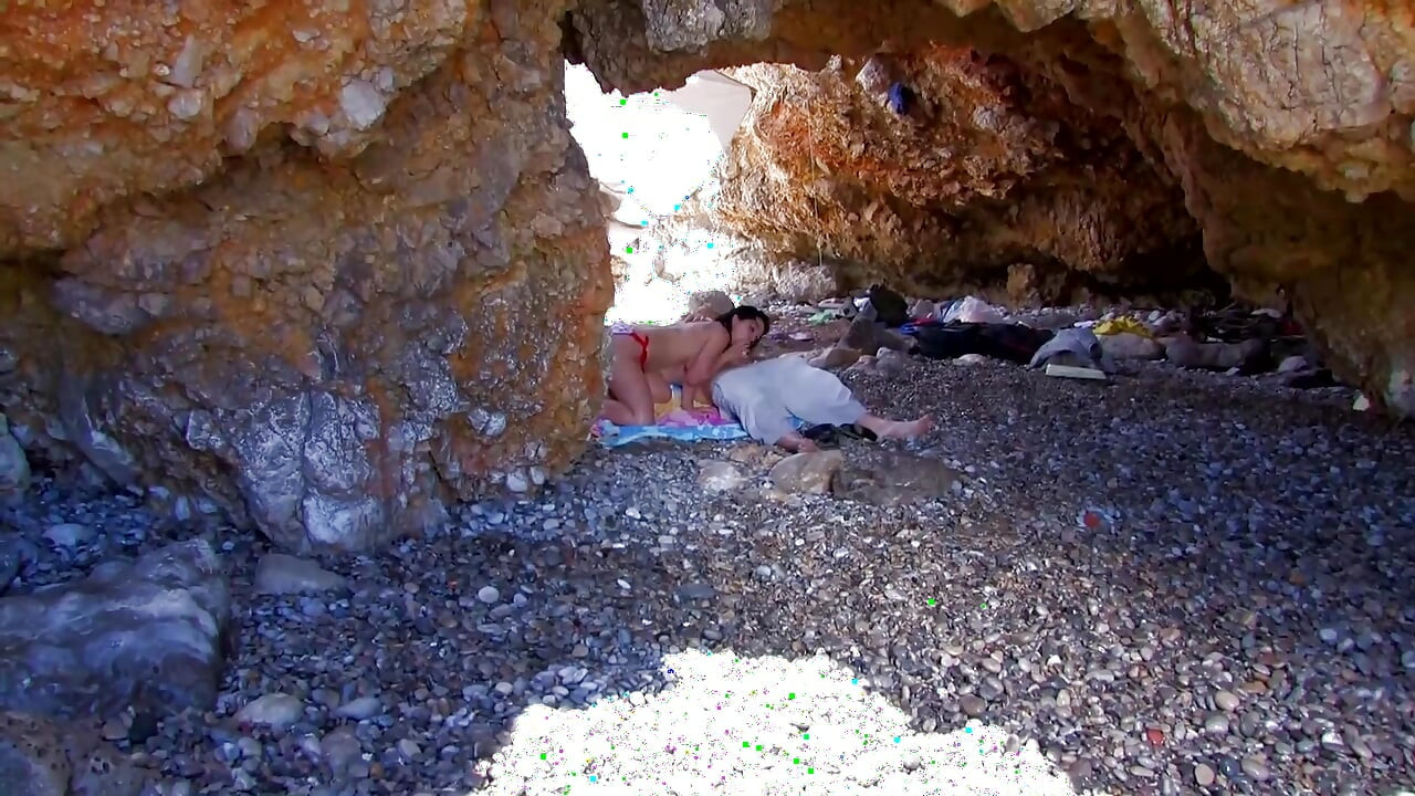 Sexy zierlicher zierlicher dreier doppelt penetriert anal-dreier am strand
