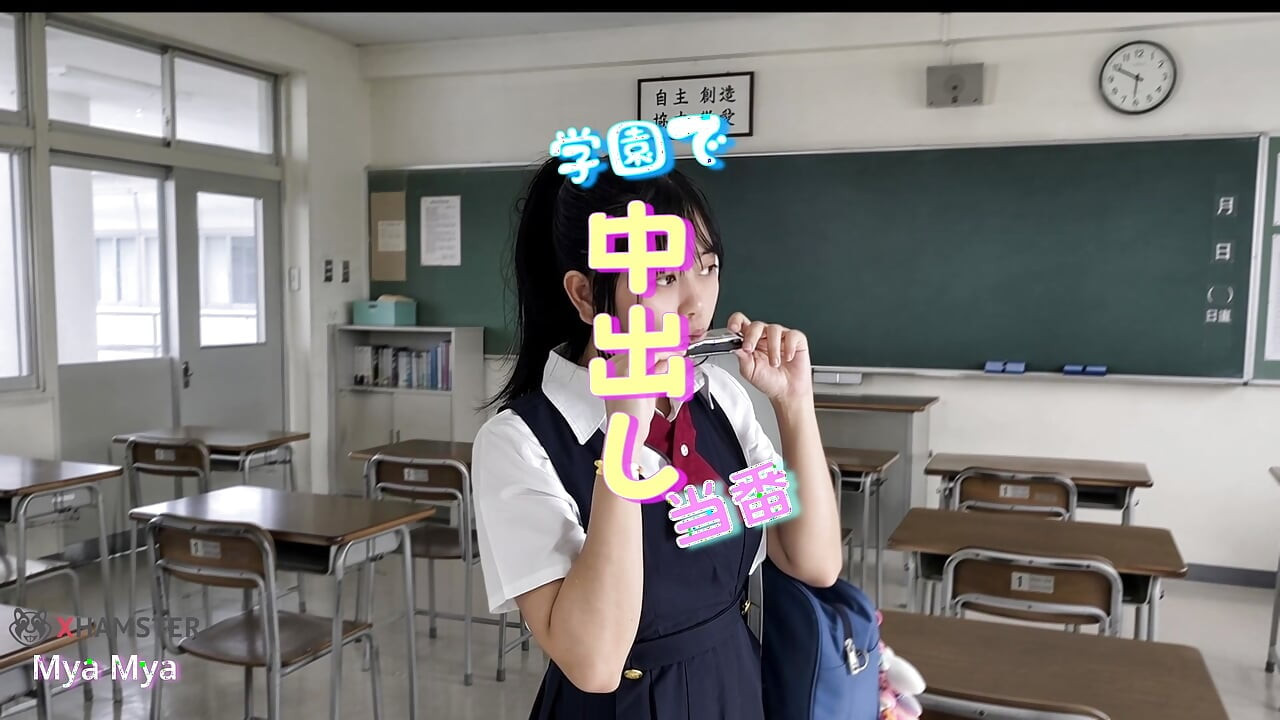 Japanska slatka devojka peva sa svojom creampie pičkom