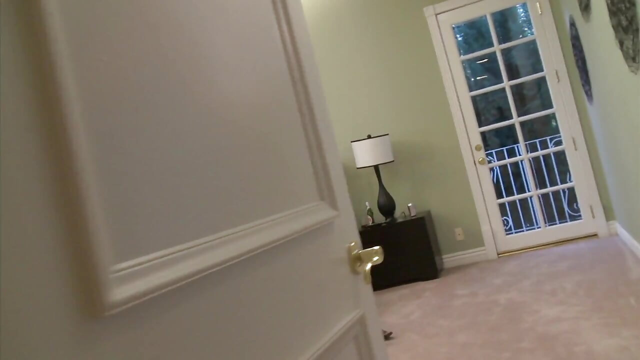 Pierced and tattooed blonde babe likes cum in mouth