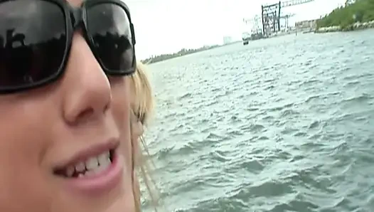 Грязные Подружки На Яхте, Тройничок На Празднике Траха