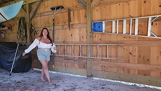 Helping the Sexy MILF Nextdoor with Yardwork POV