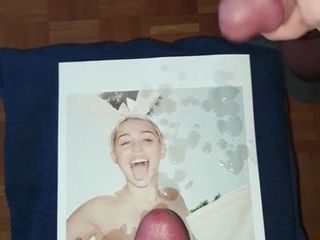 Сперма на Miley Cyrus