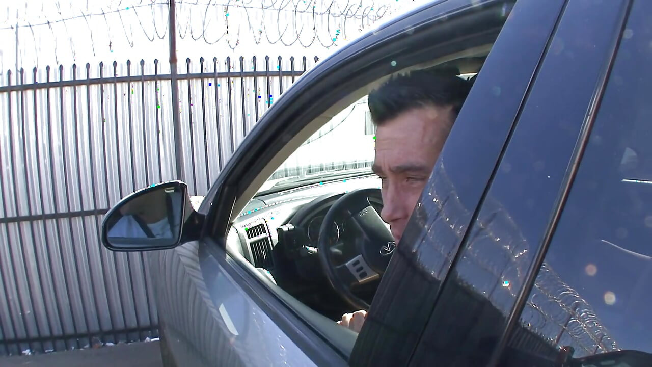 Incrível morena recebe porra em peitos grandes depois de foda dura