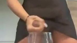 Cheers, Nuss in einem Glas
