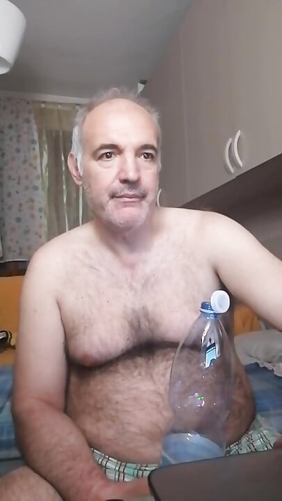 A Porn Movie and a Handjob to Wake up Content and Happy!