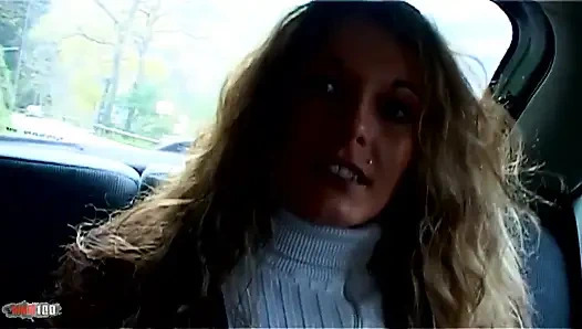 Vayana: larry peduli sama turis cantik