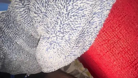 Seperti biasa, mereka ngasih aku kesempatan untuk muasin memekku lagi