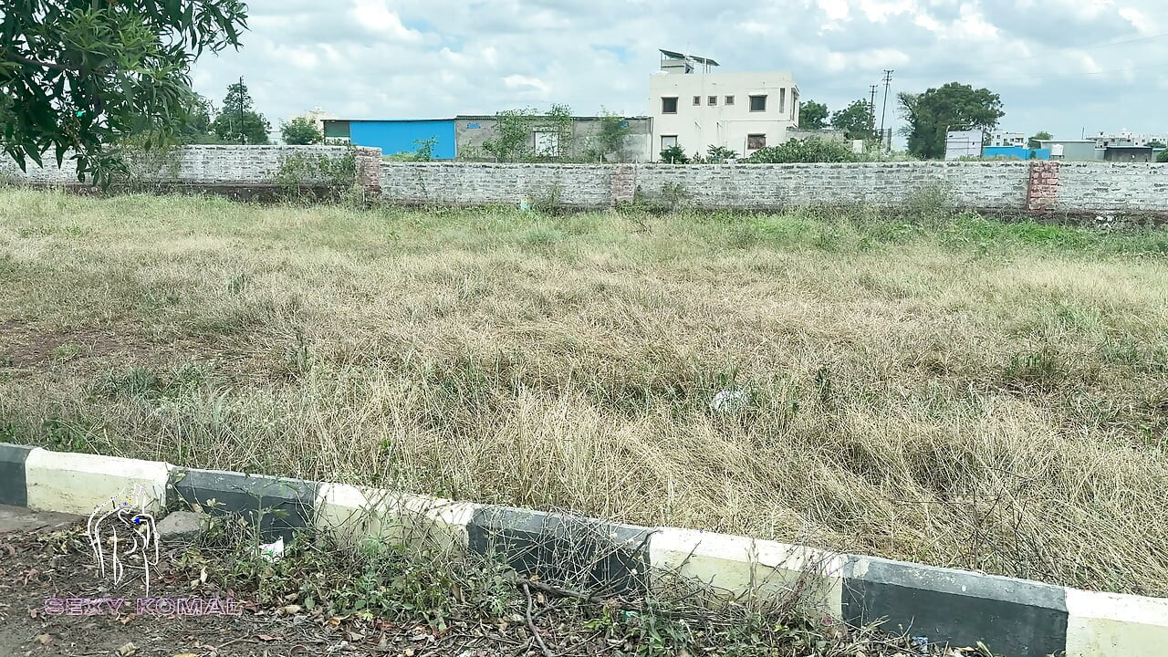 הסוכן נסע לקנות מגרש רך, הראה לי במקום, אהבתי את המשרד, גברת, בואי נסגור את העסקה.