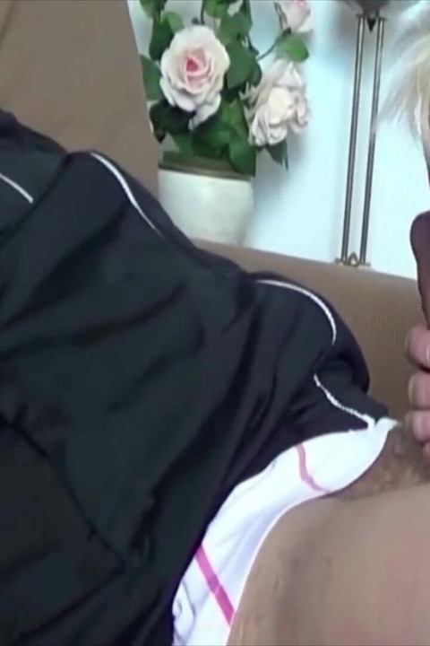 สาวฝรั่งเศสดูดควยนมใหญ่ชอบดูดและขี่ควย