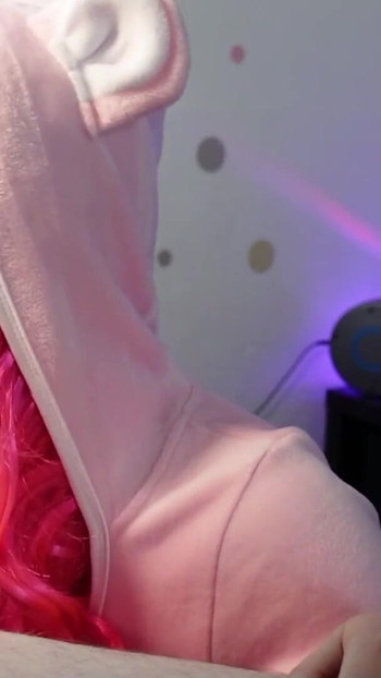 Ikonikus pillanat a "Kis német mostohanővér szopást ad POV-nak a cosplay esemény után jelmezben"