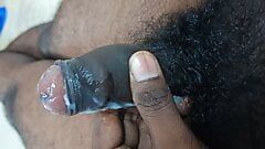 Tamil jongen masturbeert en kreunt