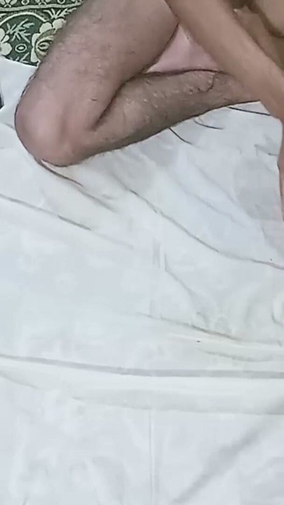 Indijski desi svastika servis masaža - bhabhi ko desi masaža dekar choda vrela i seksi svastika - potrebna masaža tela | Klip 1