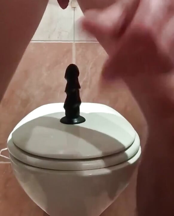 גיי טווינק לוהט רוכב על דילדו אנאלי ענק