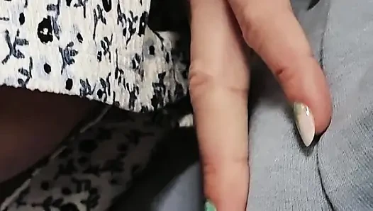 Azgın yabancı paketlenmiş trende büyük şişkinliğiyle masum banliyösüne dokunuyor