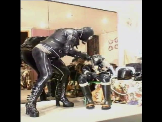 Roxina Total Latex Slut X