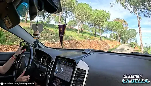 18 yaşındaki kadın; Vajinası titreşirken arabasını sürüyor ve herkesin içinde anal sikişiyoruz!!