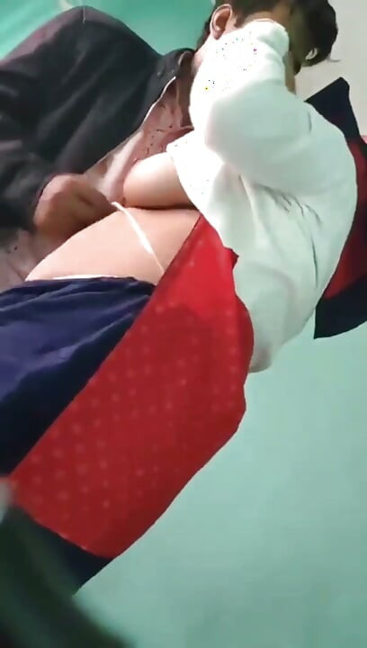Jefa de Dsei y su esposa en vídeo romántico para el dormitorio