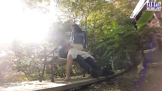 Соблазнение юбкой сбоку где лизкой выпаса превращается в мгновенный кульминационный момент она погружается в - 2