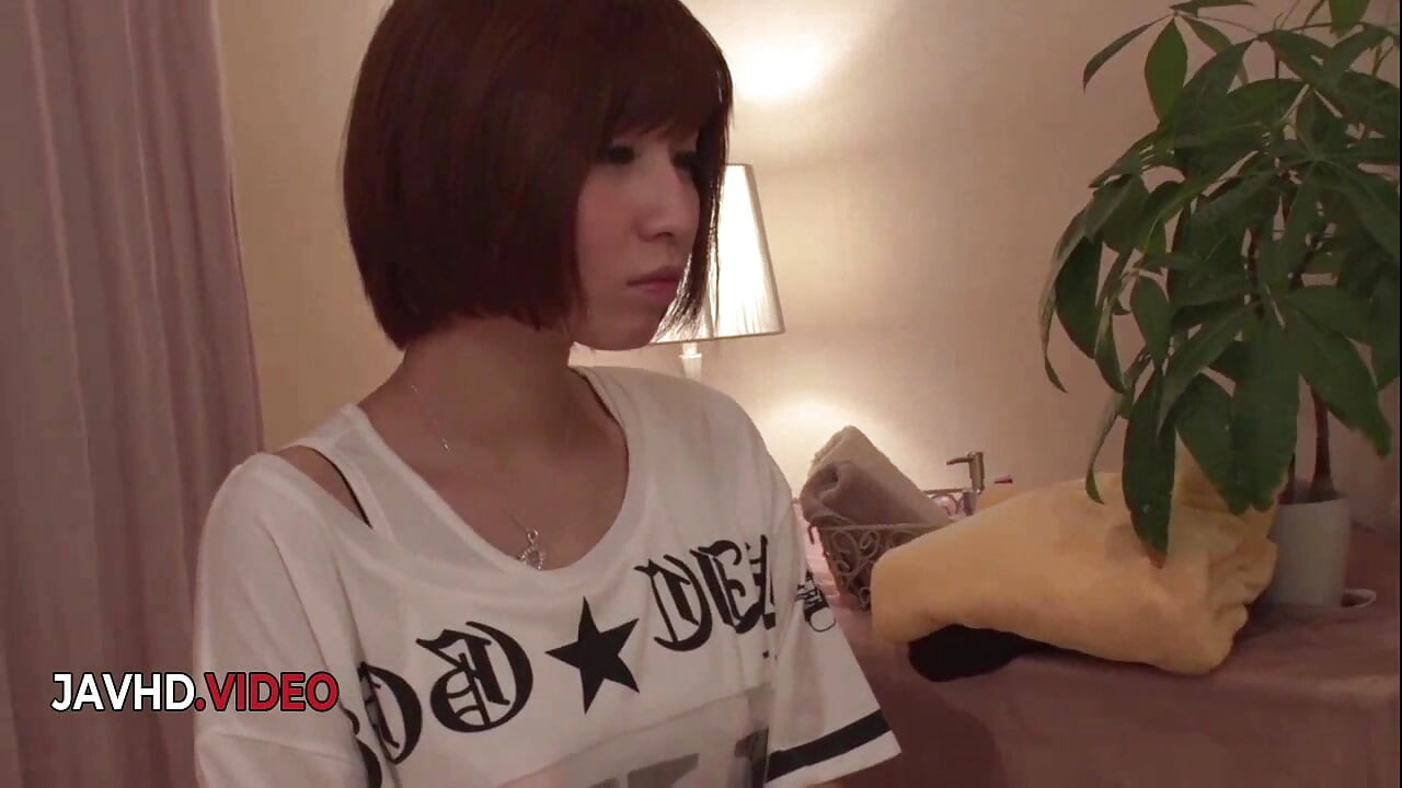 Sensual massagem japonesa se transforma em boquete apaixonado e sexo
