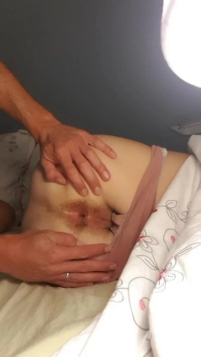 She wait me when i show you her asshole