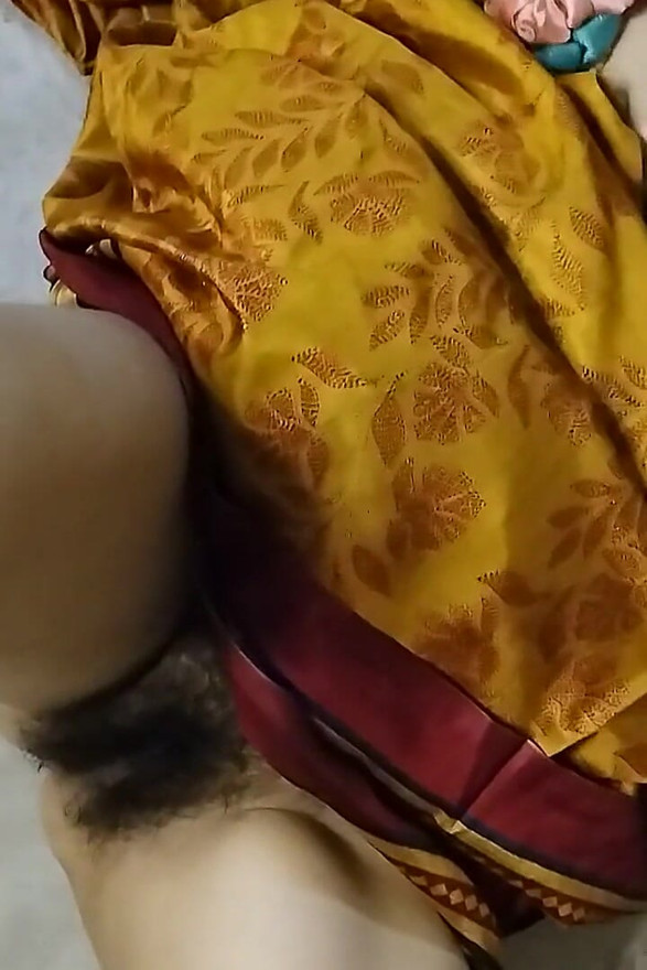 Bhabhi Ji Gadh May Ungli Dal Kar Sex Ka Maza Liya