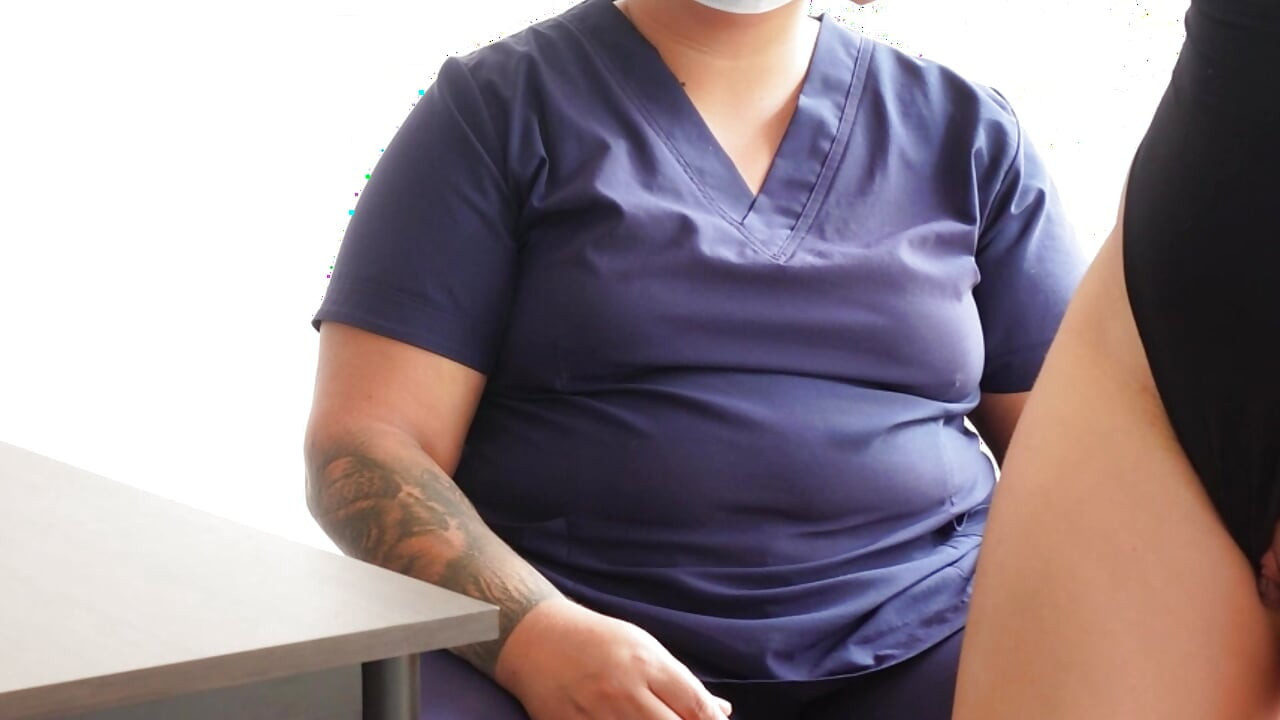 Napaljena zrela želi maziti pičku