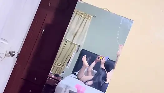 Действует как сучка, когда они оставляют нас одних