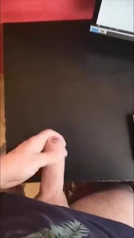 机の上の大きなザーメン