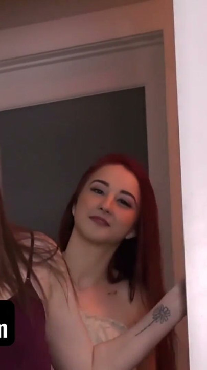 Sislovesme - rothaarige Stiefschwestern beim gegenseitigen Fotzenlecken erwischt vom spähenden Stiefbruder | Clip 2