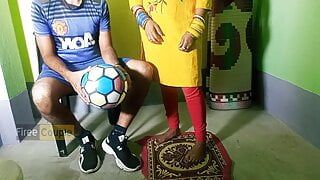 Jurulatih bola sepak K Isteri Bengali Ki Sath Foot-Baller Ka Floor Pe Chudai