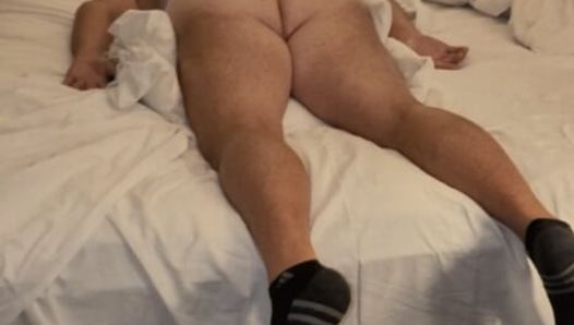 Pantat bahenol ayah dientot habis-habisan di kamar hotel