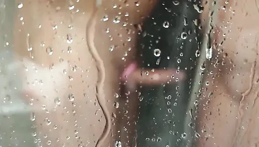 Domina. Mami Zieht Den Käfig Vom Penis Ihres Stiefsohns Aus, Lässt Ihn Pinkeln Und Wäscht Ihn Unter Der Dusche.