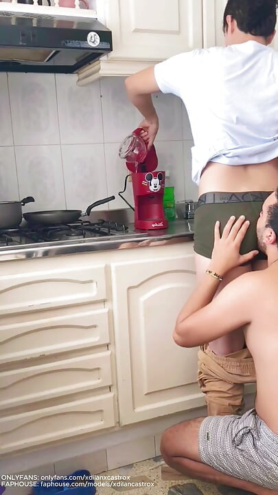 AFTERNOON COFFEE WITH FRIEND TURNS INTO BAREBACK SEX AND CUM INSIDE THE ASS