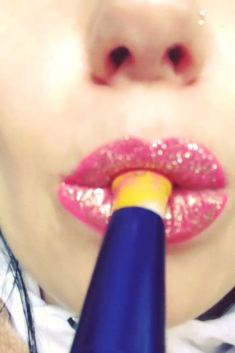 Smoking goddess & sexy lipstick