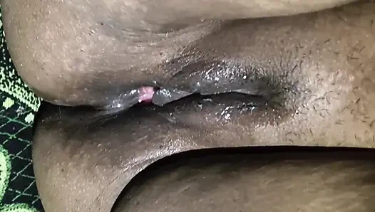 Water fell into the pussy when she put a finger in her pussy.