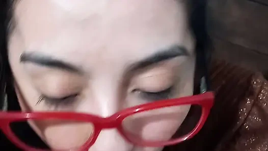 Karısı evde yokken komşumun testislerini boş bırakmayı seviyorum.