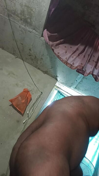 Mi hermanastro me deja disfrutar de su polla bien adentro de mi coño