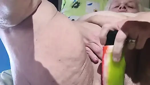 O amcığı sikiyor ve sikiliyor