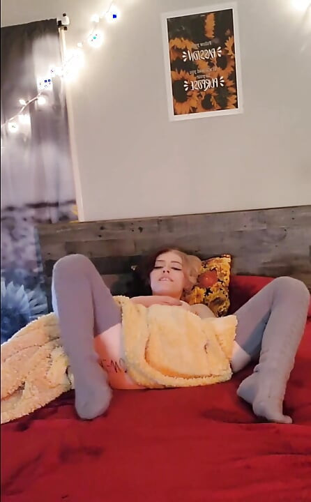 Скажи мне, как сильно ты хочешь видеть, что я делаю под одеялом