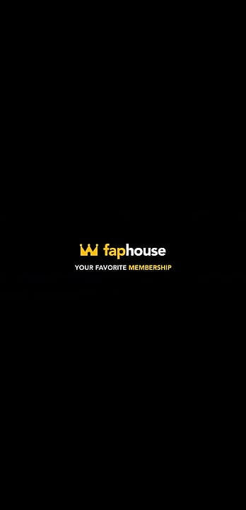 Piegata da dietro squirta come se avesse perso la testa