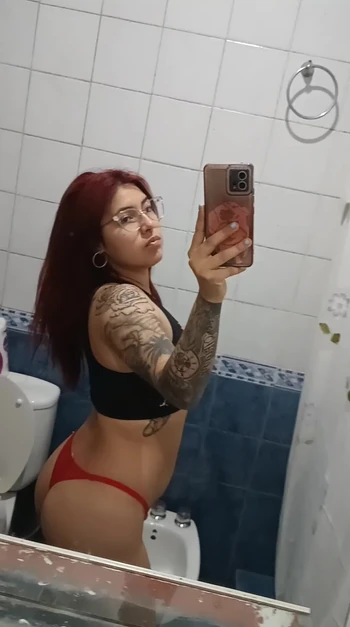 BIG WHITE ASS mature tattooed