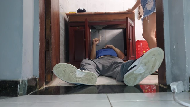 WOMAN WITH A HORN receives a plumber wearing a skirt without panties