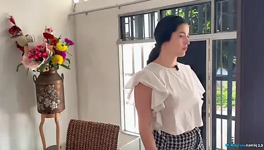 Подарок-сюрприз, сводная сестра дает свою киску, чтобы сделать его счастливым