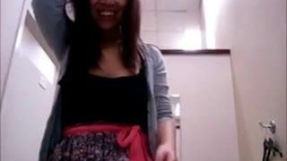 Stoute hmong in de kleedkamer