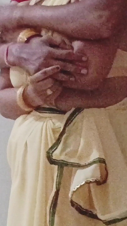 Riya Bhabhi was sweeping her master's house, the owner made sexual relations by talking sexy. | Clip 1