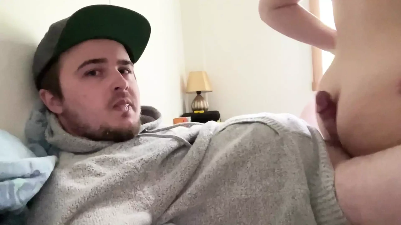 屁股交让他射在自己的嘴里！过早事故失败