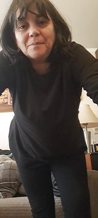 정말 털이 많고 통통한 음부를 가진 MILF