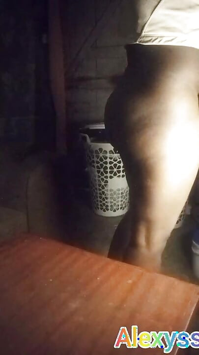 Hot babe twerking on live cam, the nude ..........